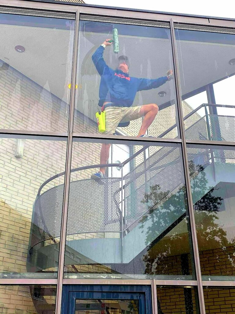 Cleaning inside windows