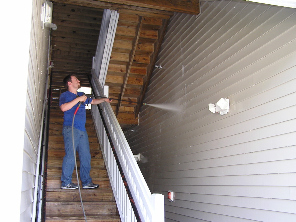 Pressure washing outdoor stairs